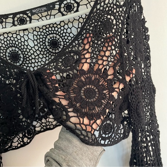 Nasty Gal Black Lace Crop Top - Picture 7 of 9